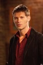 Joseph Morgan фотография #10 (источник - https://vk.com/id166321493)