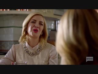 Белая ворона / Odd Mom Out / S03E04 из 10 / на русском