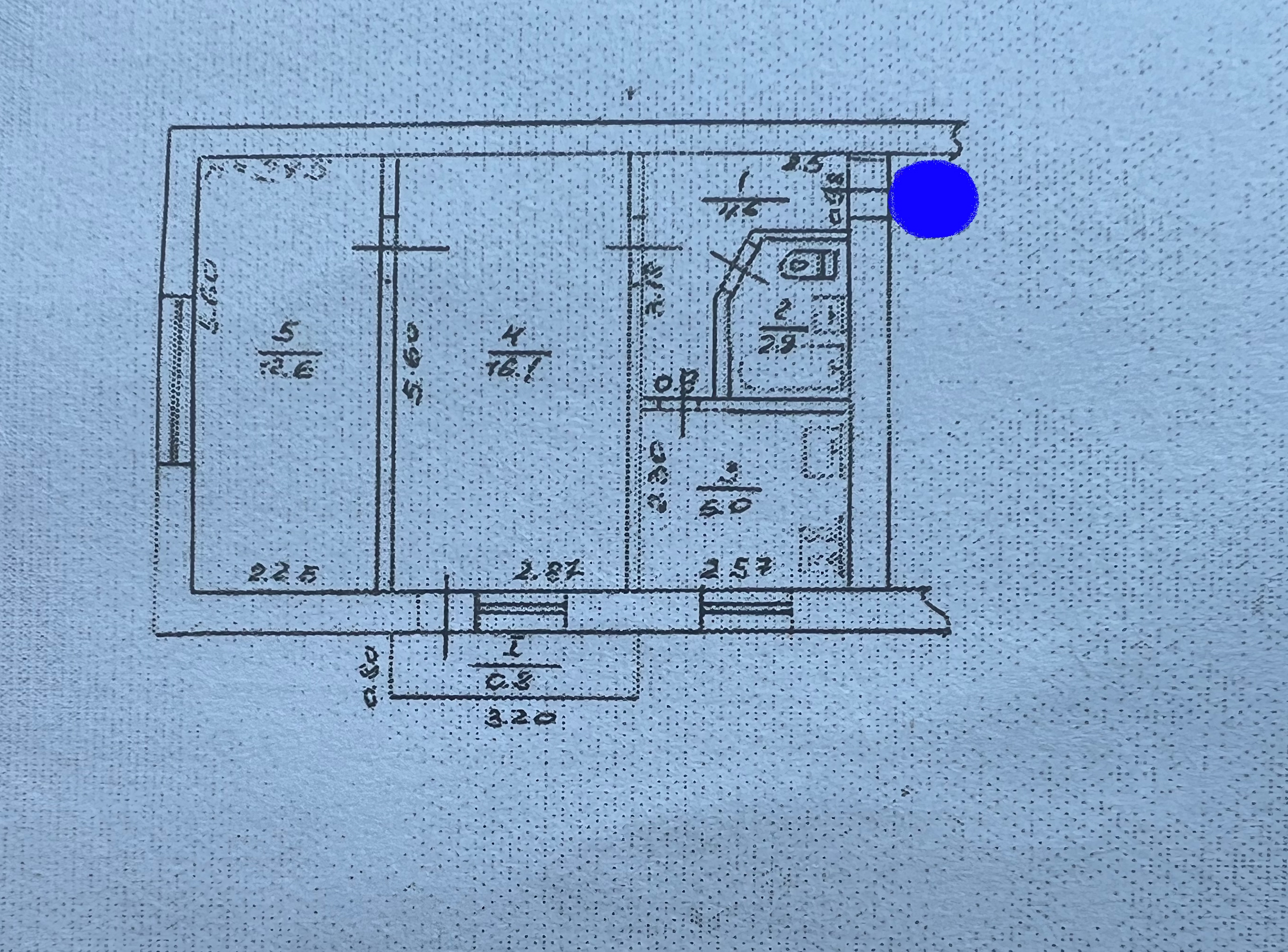 Продам 2х комнатную квартиру на ул. Ленина 39, г. Ровеньки. ЛНР. 3 этаж(4 этажный дом) площадь 44 кв. м. В квартире заменены все двери, окна пластиков...