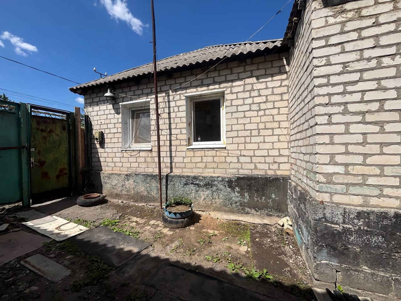 Продам дом Б.Вергунка, ул. Серова, пл.дома 58 кв.м., 3 комнаты, кухня, ванна в доме, окна мет/пластик, газ в доме, вода скважина, участок 15 соток. Цена 2 300 000₽. +79595092579